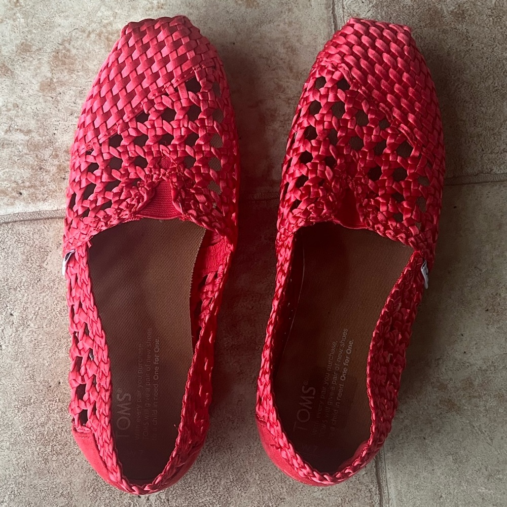 Red Toms Slip-On perforated